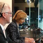 Intérpretes em uma interpretação simultânea e consecutiva